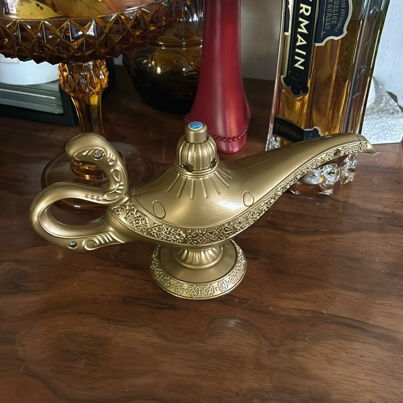 Disney Aladdin Genie Lamp - Picture 1 of 8